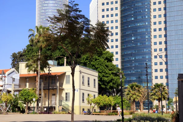 Sarona Pazar ve gökdelenler Azrieli Merkezi Tel Aviv, ISR — Stok fotoğraf
