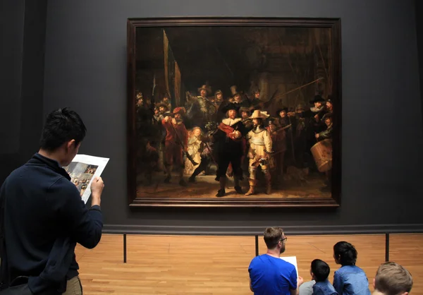The Night Watch by Rembrandt at the Rijksmuseum in Amsterdam, Ne — Stock Photo, Image