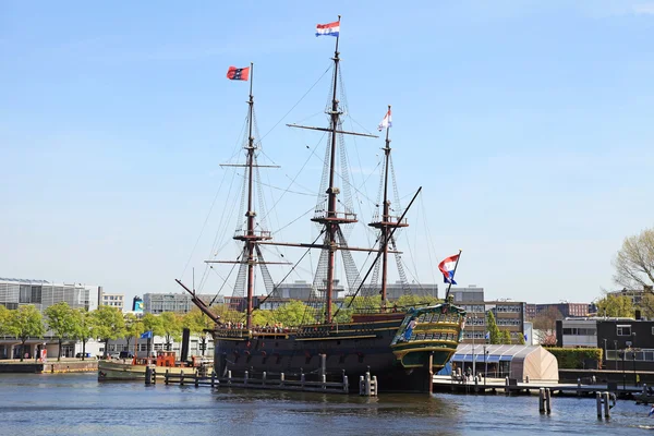 The Dutch sailing cargo ship of 17 century, Amsterdam, Netherlands — Stock Photo, Image