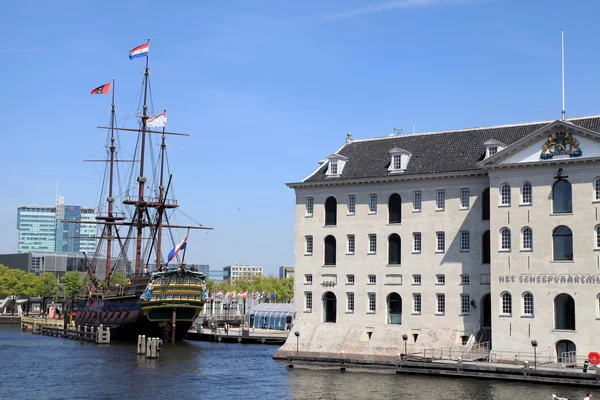 17 yüzyılda, Amsterdam gemi Ulusal Denizcilik Müzesi ve Flamanca — Stok fotoğraf
