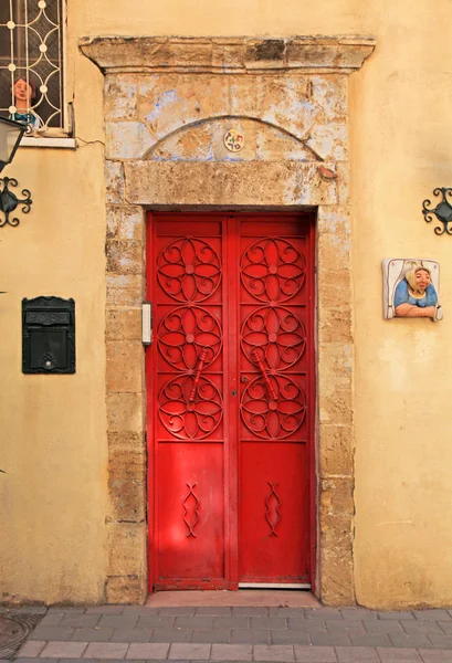 Puerta roja antigua — Foto de Stock