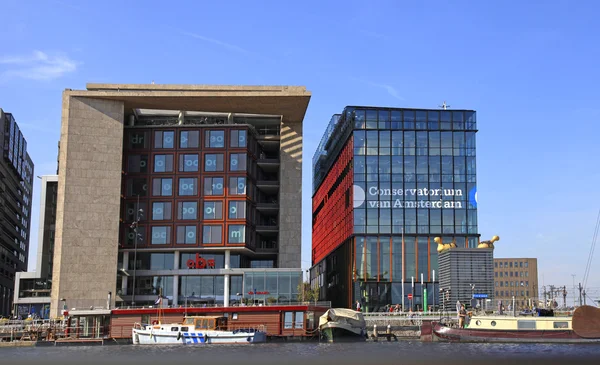 Moderna byggnader i vinterträdgården och bibliotek, Amsterdam — Stockfoto