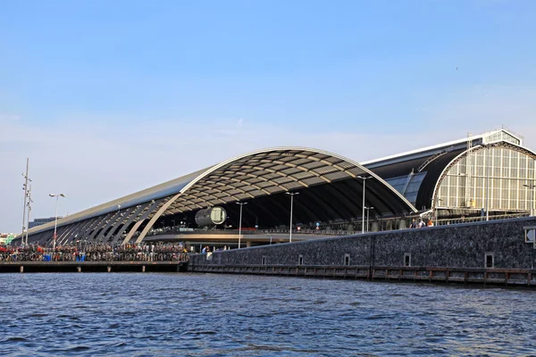 Amsterdam Centraal Station, Nederland. — Stockfoto