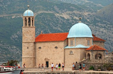 Kilise bizim hanım kayaların, Karadağ.