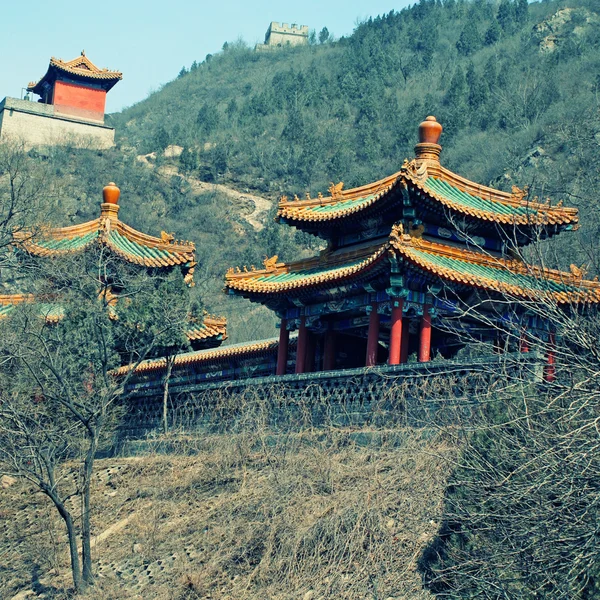 Pagoda china en colinas cerca de la Gran Muralla, China —  Fotos de Stock