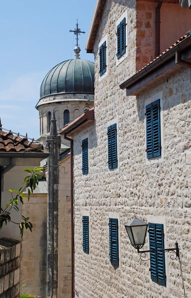 Antigua calle de la ciudad en Herceg Novi, Montenegro —  Fotos de Stock