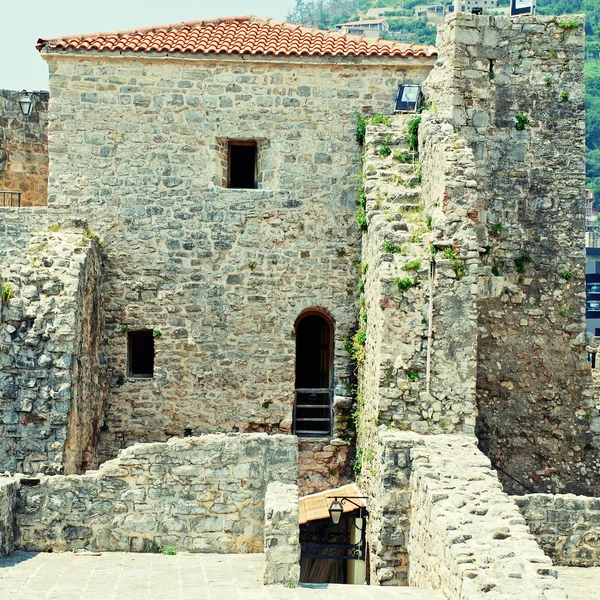 Stare domy w Budva, Czarnogóra. — Zdjęcie stockowe