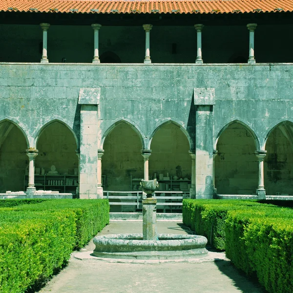 Zahrada v klášteře batalha, Portugalsko — Stock fotografie