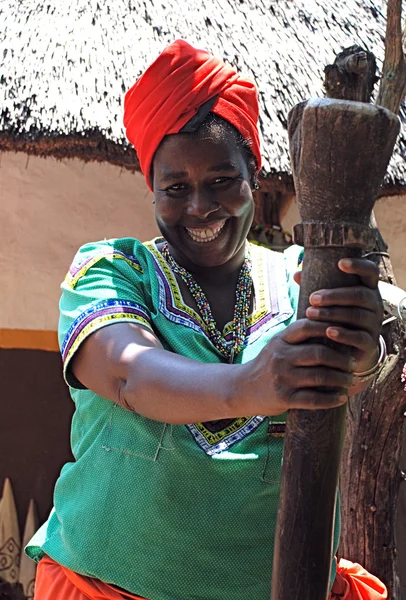 Mulher africana sorridente, África do Sul — Fotografia de Stock