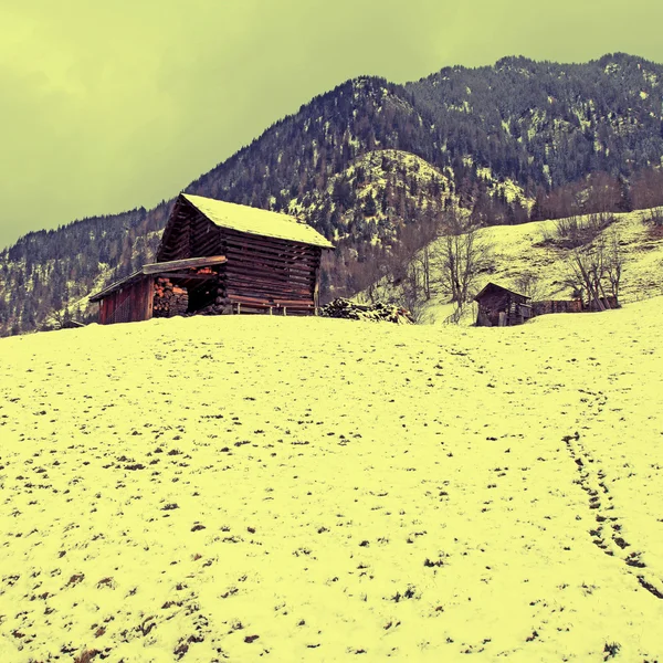 Montagne alpine in inverno, effetto instagram — Foto Stock