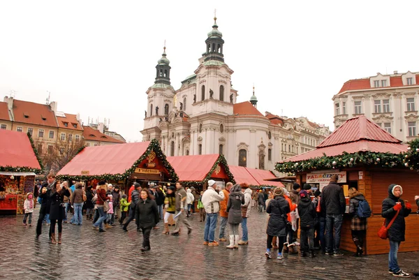 Рождественский рынок в Праге — стоковое фото