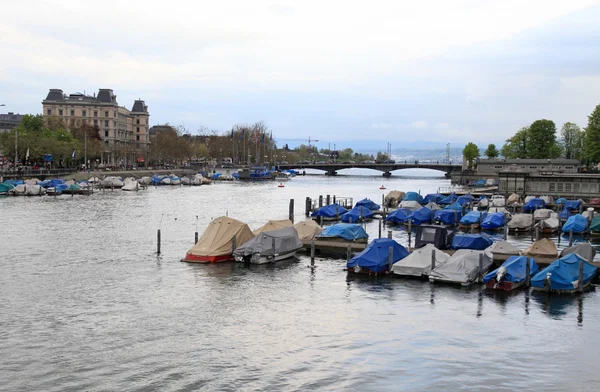 Rivière Limmat au crépuscule, Zurich, Suisse — Photo