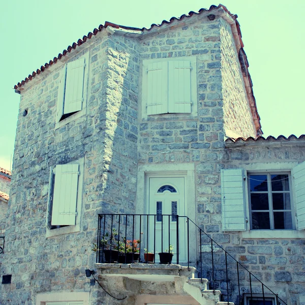 Maison médiévale en pierre méditerranéenne — Photo