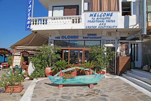 Grekisk utomhusrestaurang, Kreta, Grekland. — Stockfoto