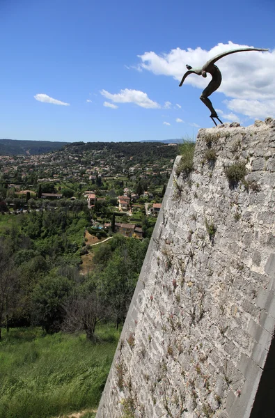 Rzeźba na mury Saint-Paul-de-Vence, Prowansja, Francja — Zdjęcie stockowe