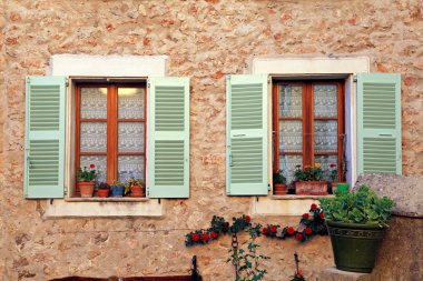 Eski yeşil panjurlar, Provence ile Fransız rustik windows