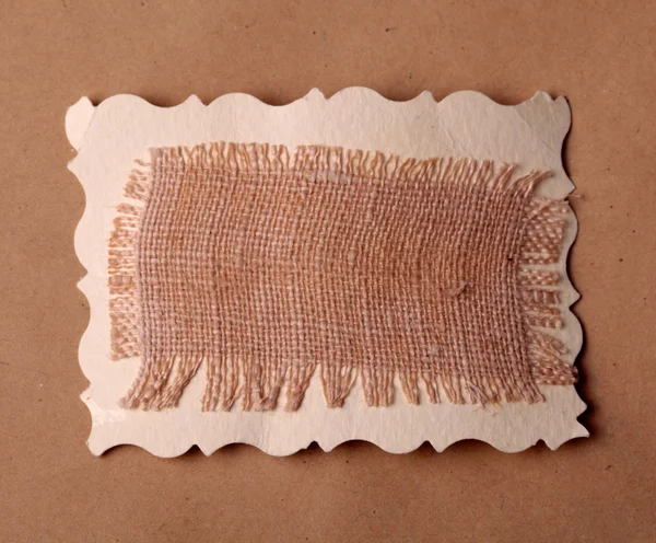 Doku kahverengi kraft kağıt arka plan üzerine mesh — Stok fotoğraf