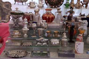 Cours Saleya, Nice, Fransa antika pazarının ünlü. 