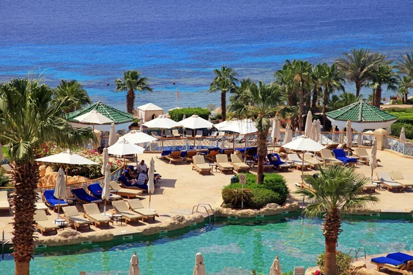 Tropical luxury resort hotel on Red Sea beach, Sharm el Sheikh, — Stock Photo, Image