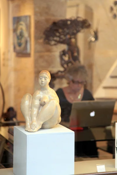 Художня галерея в Санкт Paul-де-Ванс, знамените місто художників і — стокове фото