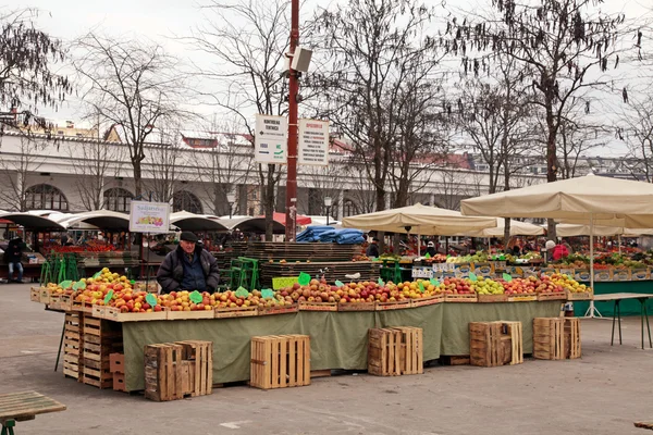 Piața agricolă locală din centrul orașului Ljubljana, Slovenia . — Fotografie, imagine de stoc