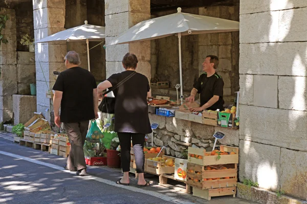 Mercado local de agricultores en Saint Paul de Vence, Provenza, Francia . — Foto de Stock