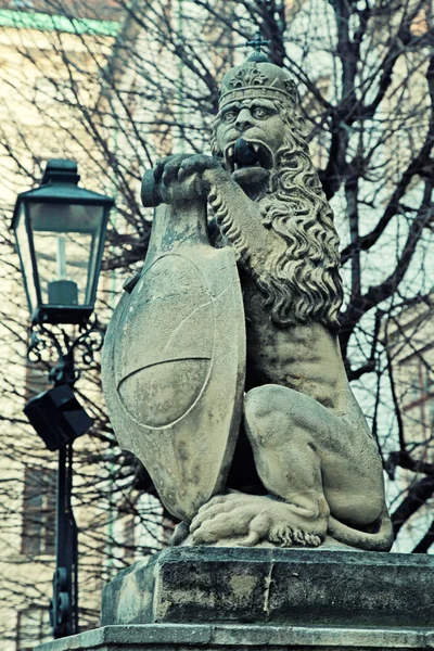 왕궁 hofburg 비엔나, 오스트리아에 사자 동상 — 스톡 사진