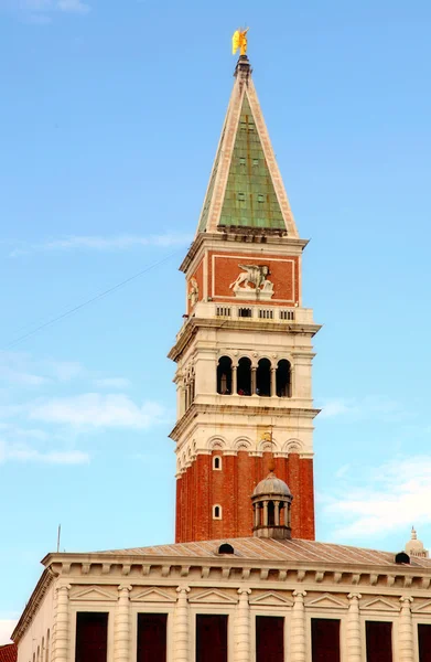 Campanile from Piazza San Marco (St Mark 's Square), Venice, Ital — стоковое фото