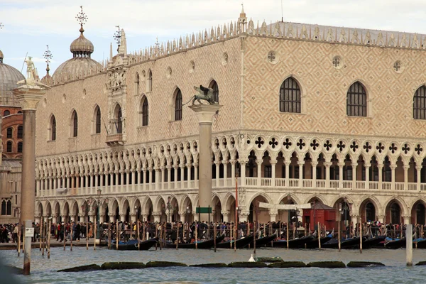 Dogenpalast (palazzo ducale) am San-Marko-Platz in Venedig, ita — Stockfoto