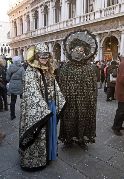 Masked persons in costume on Carnival in Venice — Stock Photo, Image