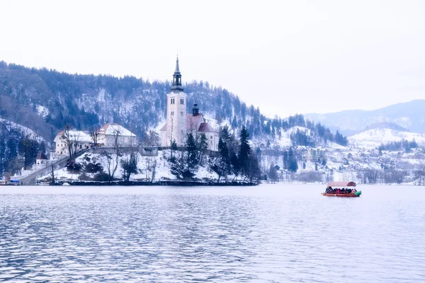 Paisagem de inverno de Bled Lake, Eslovênia — Fotografia de Stock