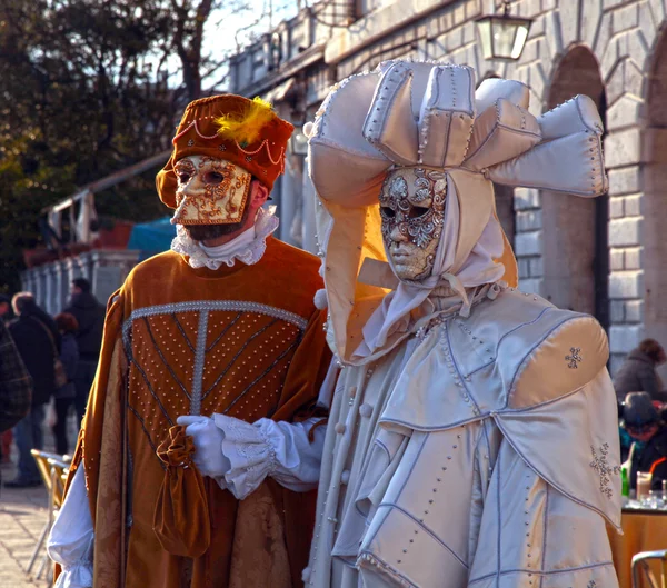 Enmascarados disfrazados en Carnaval en Venecia, Italia . —  Fotos de Stock