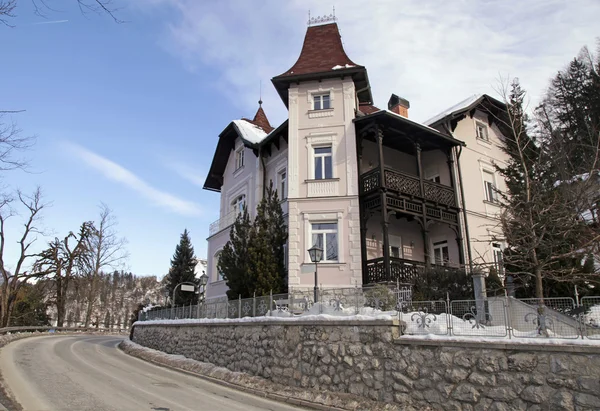 Mooi huis op Lake Bled resort, Slovenië — Stockfoto