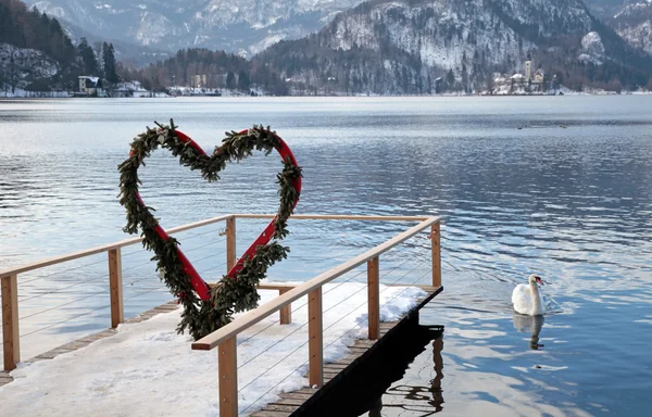 Pier and heart arch, Lake Bled, Eslovênia — Fotografia de Stock