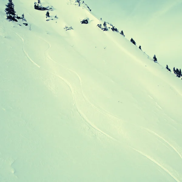 Los Altos Alpes Paisaje montañoso con pendiente de nieve (Austria ). —  Fotos de Stock