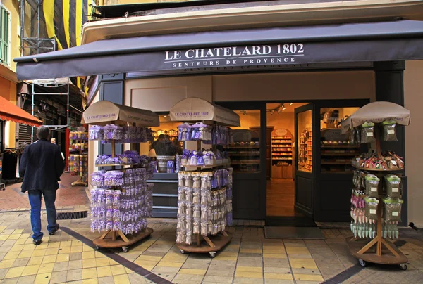 Lavender cosmetics and gifts in a street shop in Old Town of Nic — Stock Photo, Image