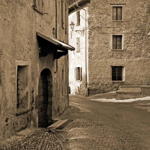 Régi középkori kő épületek, Bormio, olasz Alpok, Olaszország — Stock Fotó