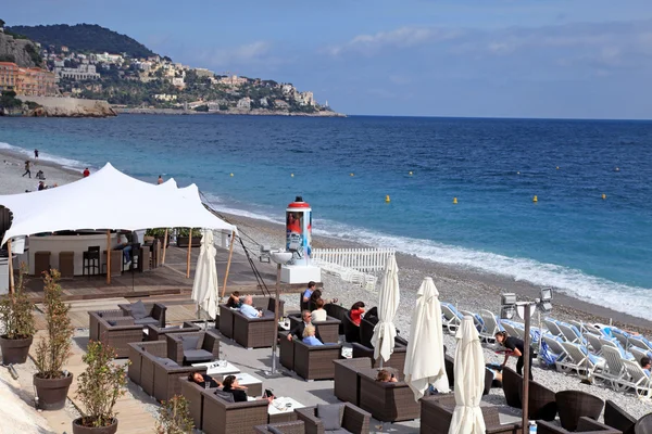 Café al aire libre en la playa de Niza, Francia . — Foto de Stock