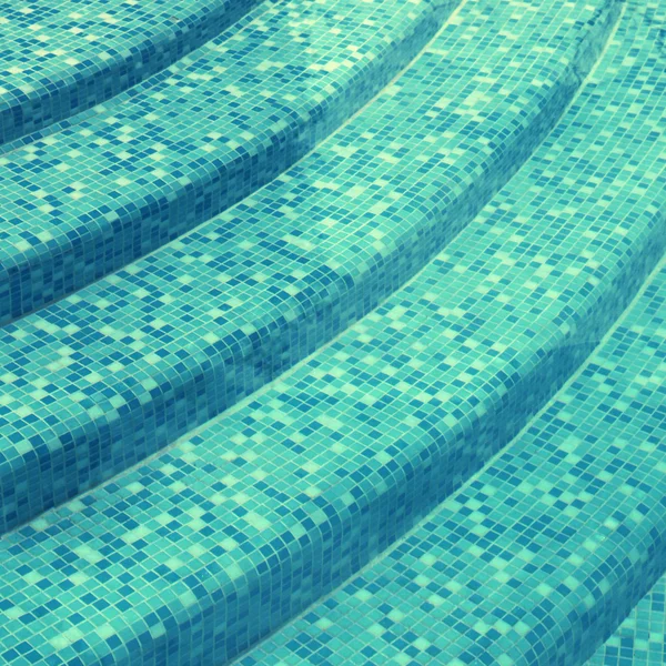 Passos na piscina do resort — Fotografia de Stock