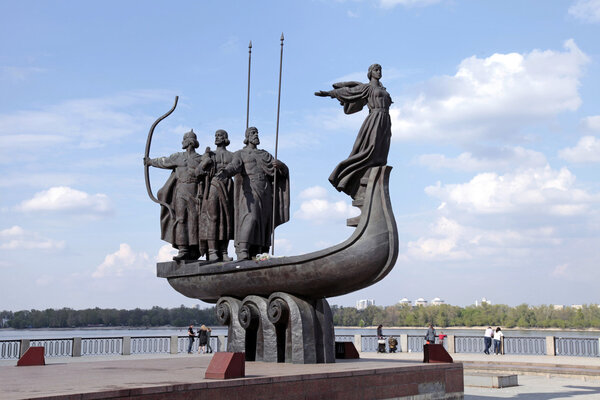 Monument to legendary founders of Kiev