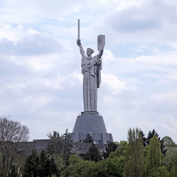 Monumentala statyn av "Mother Motherland", Kiev, Ukraina — Stockfoto