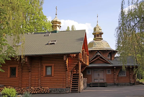 Igreja ortodoxa de madeira em Kiev — Fotografia de Stock