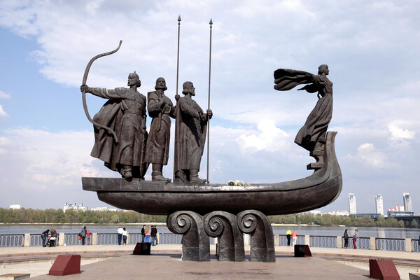 Monument to legendary founders of Kiev