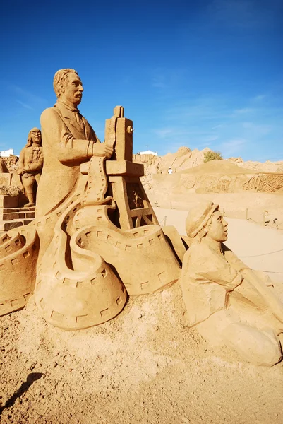 Cinema operatör stora sand skulptur, Portugal. — Stockfoto