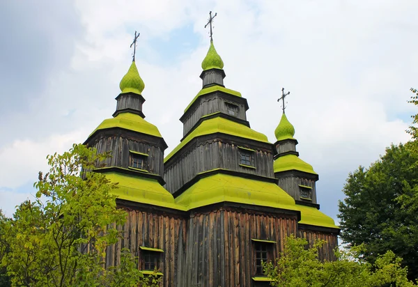 Igreja de madeira em Pirogovo, Ucrânia — Fotografia de Stock
