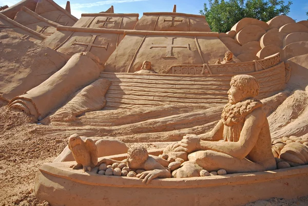 Spanish fregat large sand sculpture, Algarve, Portugal. — 图库照片