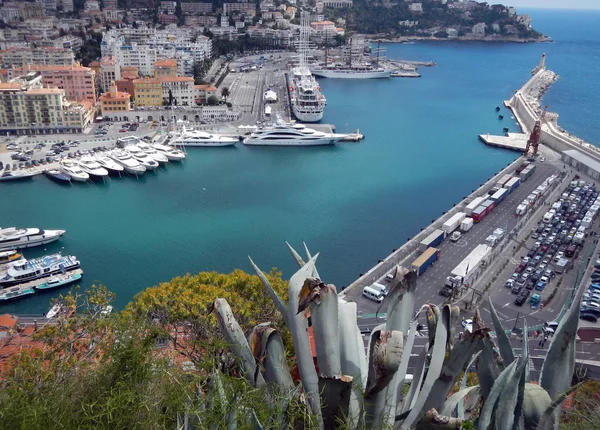 Nice (Cote d 'Azur, França) com porto, navios e farol — Fotografia de Stock