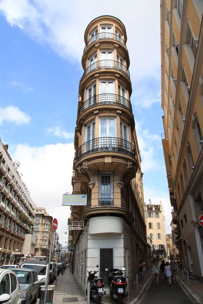 Calles estrechas y Hotel en el casco antiguo de Niza — Foto de Stock