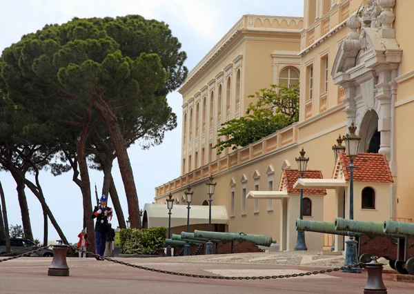 Prince Palace of Monaco and honor guard, Monte-Carlo, — Stock Photo, Image