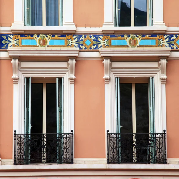 Old french shutter windows and balcony, Monaco — Stok fotoğraf